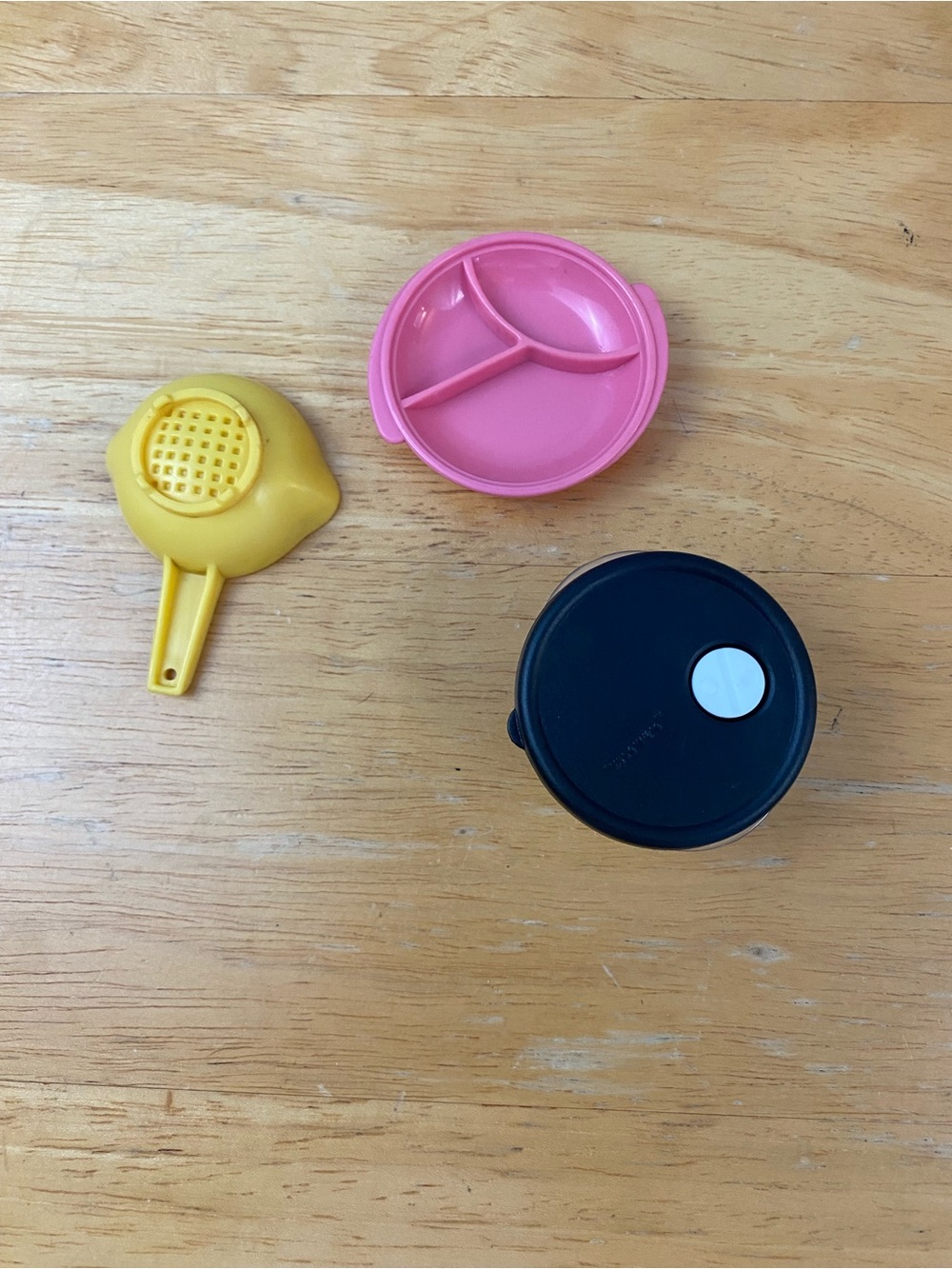 Tupperware Kitchen Accessories Magnet Set